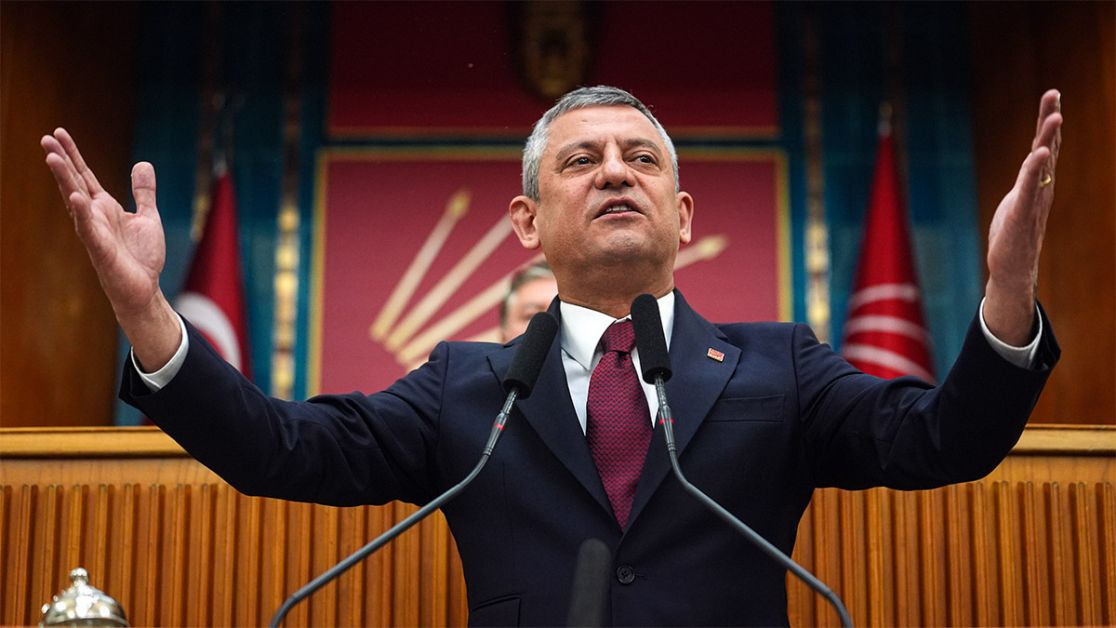 Özel, Mesut Özarslan'a attığı mesajları tek tek okudu: Bu Tosuncuk milletin helal oylarıyla kaçıyor