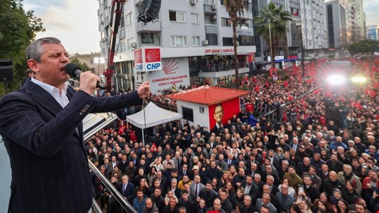 Özel'den İmamoğlu ailesine yönelik operasyonlara tepki: Eşlerle ve evlatlarla uğraşmayı bırakın
