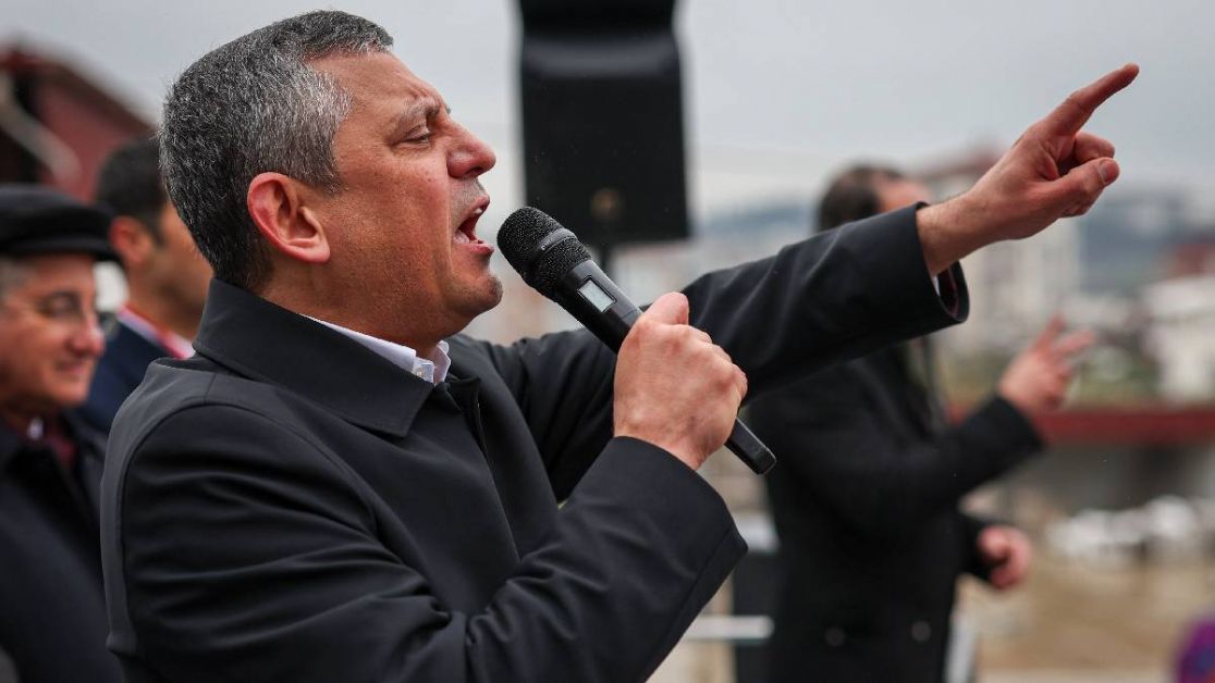 Özel’den deprem konutları iddiası: Bedava değil, depremzedeye parayla satılıyor