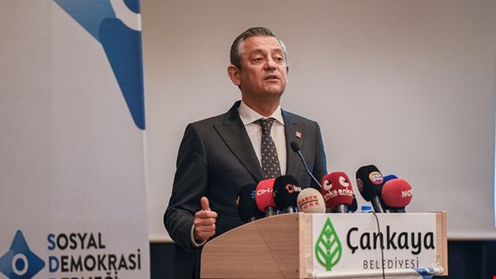 Özel'den "haciz" açıklaması: Vız gelir tırıs gider; CHP belediyelerinden memnuniyet yüzde 58, o yüzden çıldırıyor