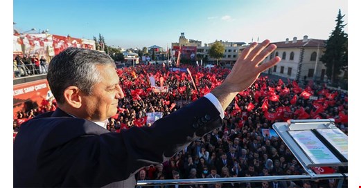 Özel'den sivil anayasa açıklaması: Partileri millet açar, millet kapatır