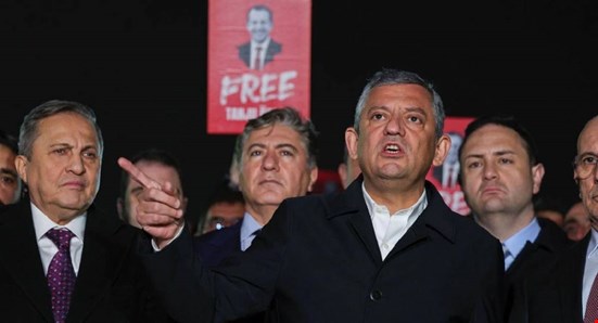 Özel'den Tanju Özcan'a ziyaret: Eğer bu icbar yoluyla irtikapsa, patenti Tayyip Bey’dedir