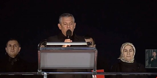 Özgür Özel'den ABD ve İsrail'in saldırılarına sert tepki: '160 tane kız çocuğu bombalarla öldürüldü, Batı sessiz!'