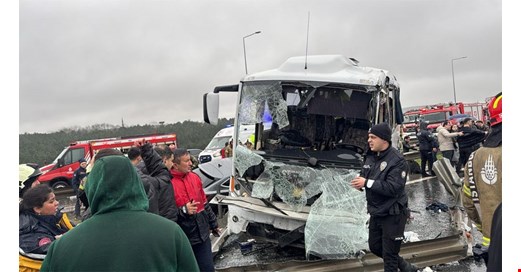 Kuzey Marmara Otoyolu'nda polis servisi kaza yaptı! Kalbi duran polis memuru müdahaleyle hayata döndürüldü