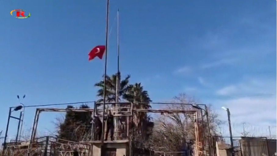 Sınır hattının Suriye tarafında bayrak indirildi. DEM: “Asla kabul edilemez. Kesinlikle tasvip etmiyoruz”