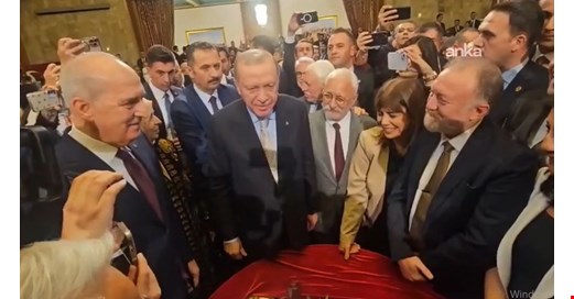 Tokalaşma krizi resepsiyonda son buldu: Erdoğan DEM Parti masasına uğradı, Hatimoğulları'na 'kusura bakma' dedi