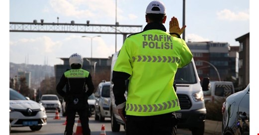 Trafik Kanunu’nda yeni dönem: Yaya yoluna girene 5 bin TL, zincir takmayana ağır ceza