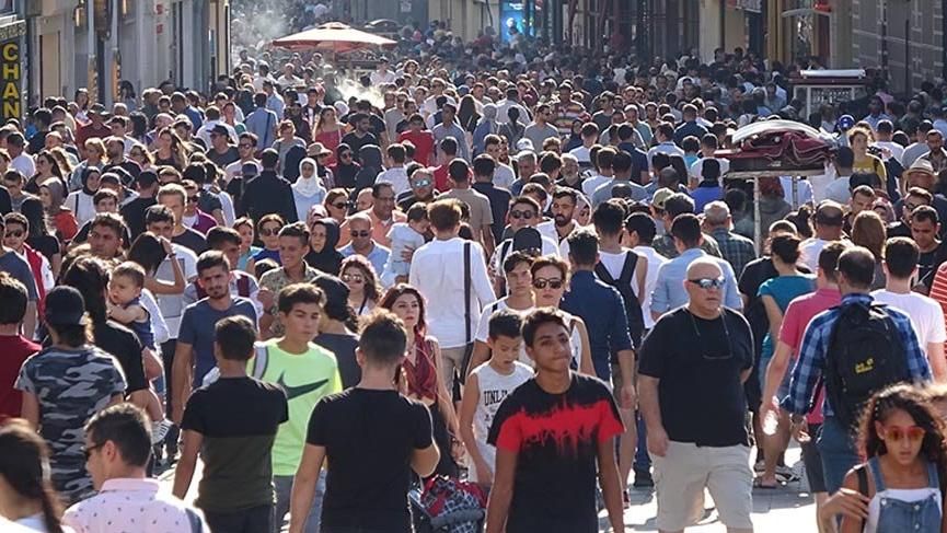 Türkiye Demokrasi İçeride ve Dışarıda Notu On üzerinden Dört Çıktı 