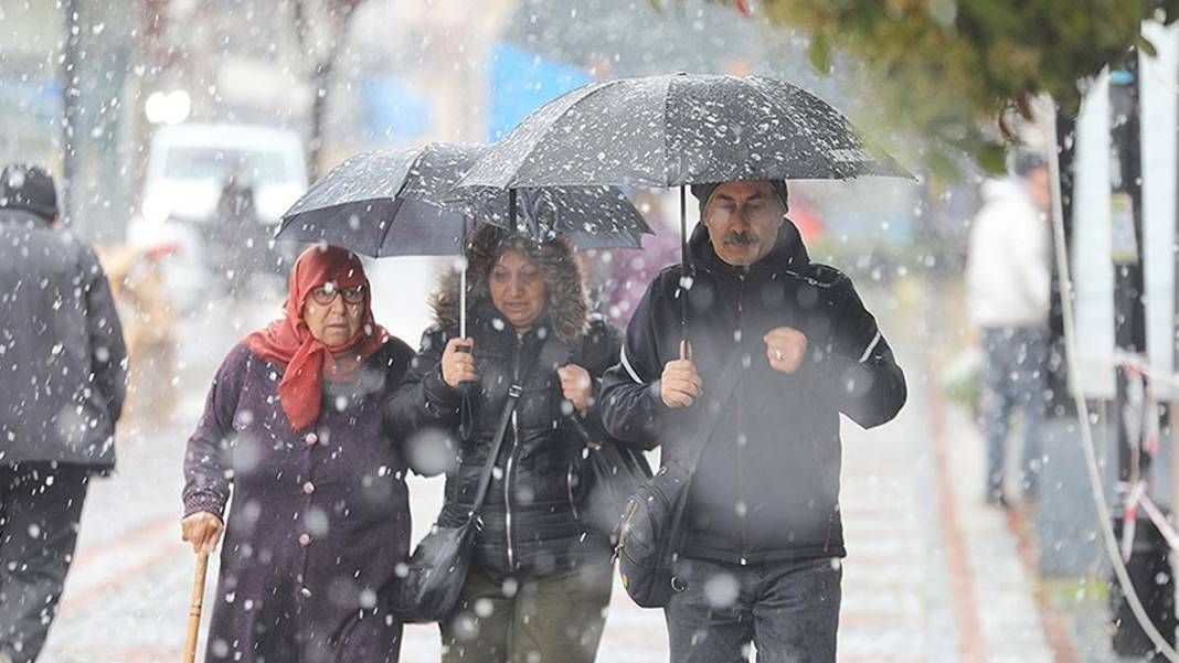 Yeni haftada yağışsız yer kalmayacak: Kuvvetli kar ve sağanak geliyor