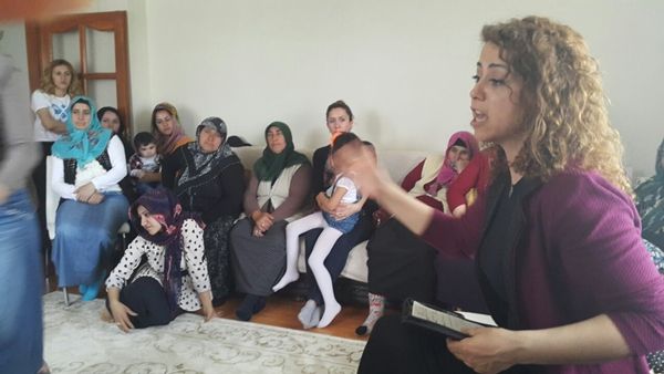 Kadin Secmenlerden Hdp Nin Kadin Adayina Buyuk Ilgi Akcakoca Tv