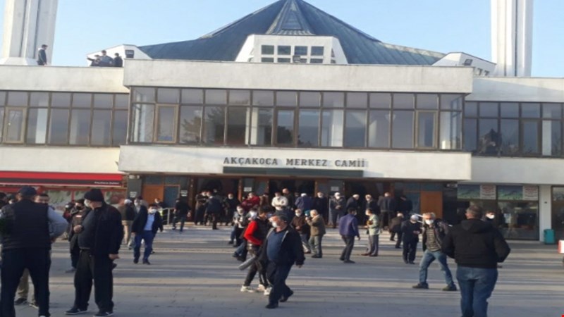 Akçakoca İlçesinde Pandemi Gölgesinde Bayram Namazı