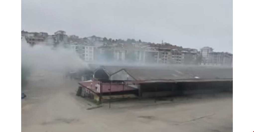 Akçakoca Kapalı Pazar Yerinde Yangın Paniği