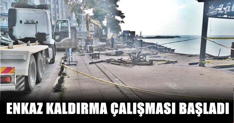 BELEDİYE ENKAZI KALDIRIYOR