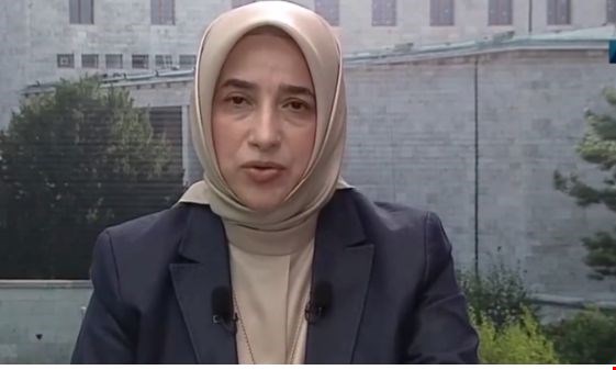 CHP iktidar olursa başörtülü kadınların mağdur edileceğini düşünen Özlem Zengin’in durumuna baksın