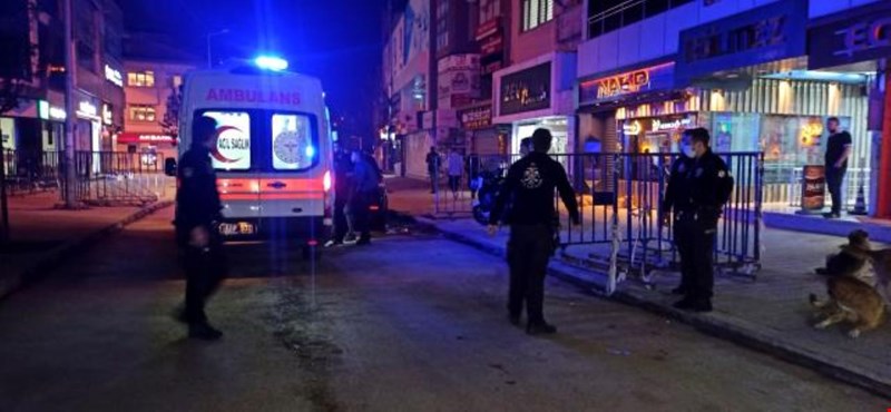 Dengesini kaybedince oturduğu korkuluklardan mermer zemine düştü