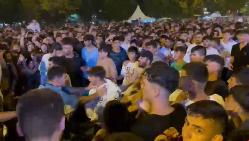 Konserde meydan savaşı...