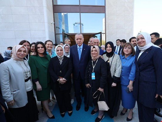 “AK PARTİ AYNI ZAMANDA BİR KADIN HAREKETİDİR”