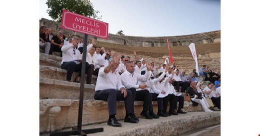 Belediye Meclisi Tarihi KONURALP AMFI TİYATRO’da toplandı