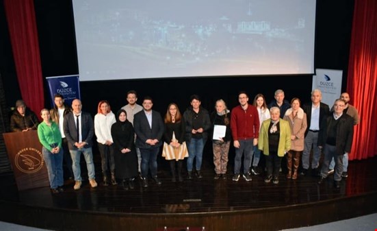 BELGESELDE DÜZCELİ "SEZGİN TÜRK” FARKI