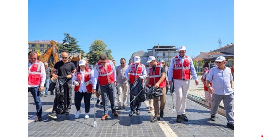 DÜZCE BELEDİYESİ “Şehrimi seviyorum, yere çöp atmıyorum”  DEDİ TEMİZLİK KAMPANYASI  BAŞLATTI
