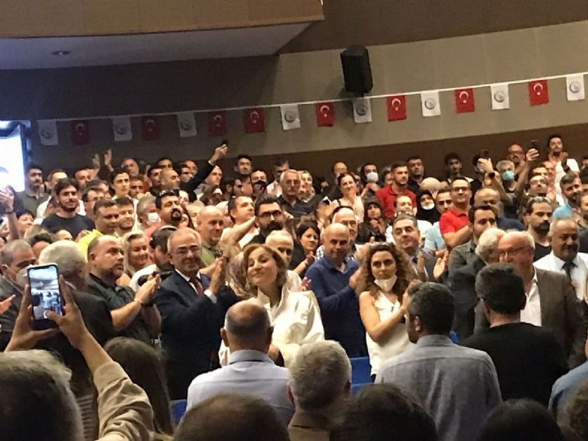 DÜZCE, REKTÖR İÇİN “SEVGİ YUMAĞI”OLUŞTURDU...!