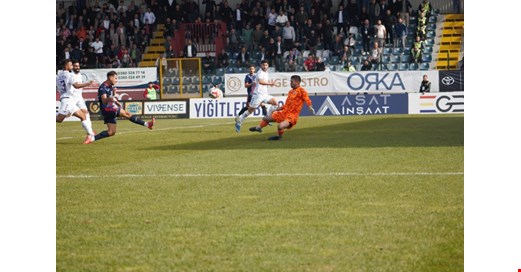 DÜZCESPOR TALİHSİZ GOLLERİN KURBANI OLDU; 1 PUANA RAZI OLDU