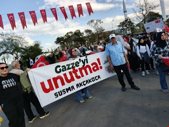 “GAZZE’Yİ UNUTMA SUSMA AKÇAKOCA”