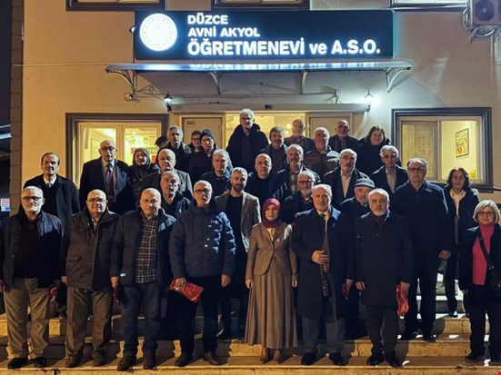 MAARİFİN ÇINARLARINA VEFA: AYNI GÖNÜLDE, AYNI  SOFRADA !..