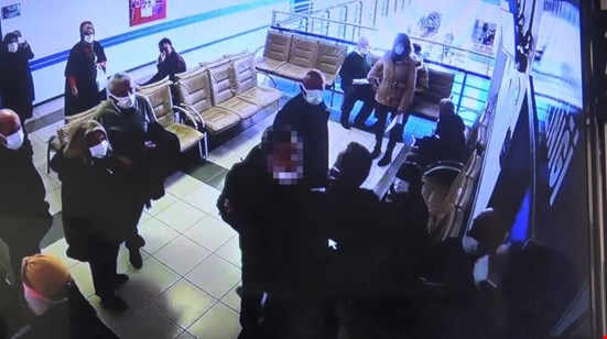 SIRA BEKLEMEK İSTEMEDİ ORTALIĞI BİRBİRİNE KATTI