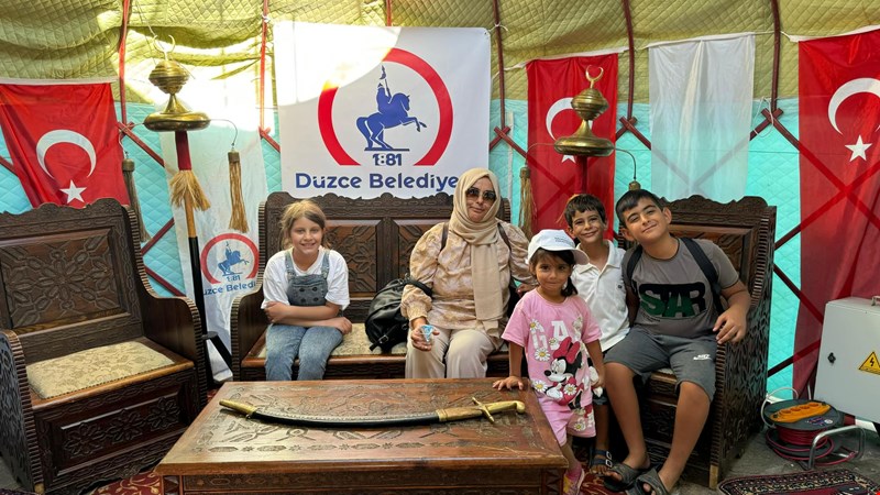 Ahlat’ta kurulan Düzce çadırına büyük ilgi