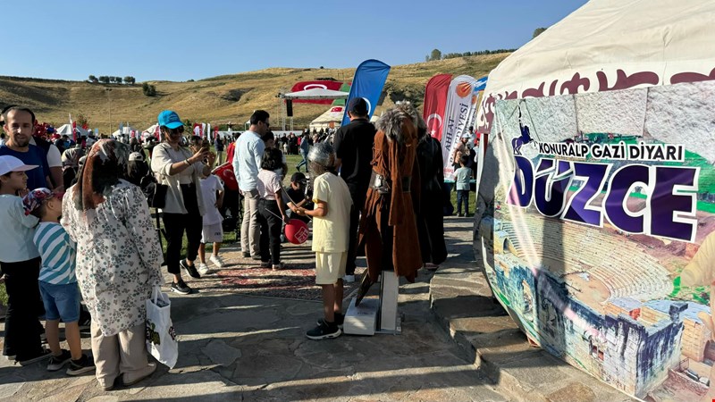 Ahlat’ta kurulan Düzce çadırına büyük ilgi