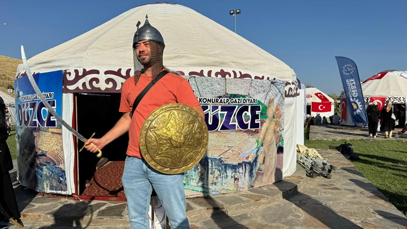 Ahlat’ta kurulan Düzce çadırına büyük ilgi