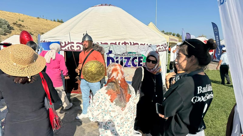 Ahlat’ta kurulan Düzce çadırına büyük ilgi