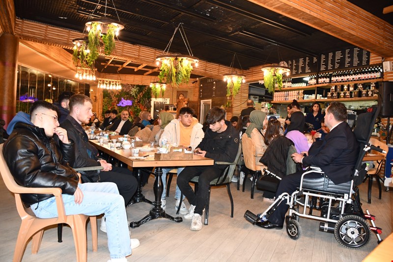 Akçakoca'da öğrencilere ve esnaflara destekler devam edecek