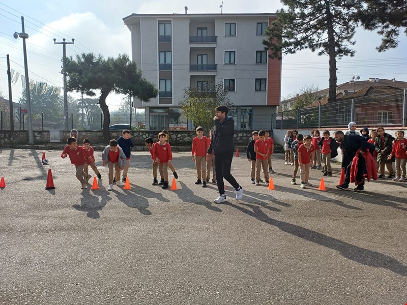 İlkokul fiziksel etkinlik oyunları başladı