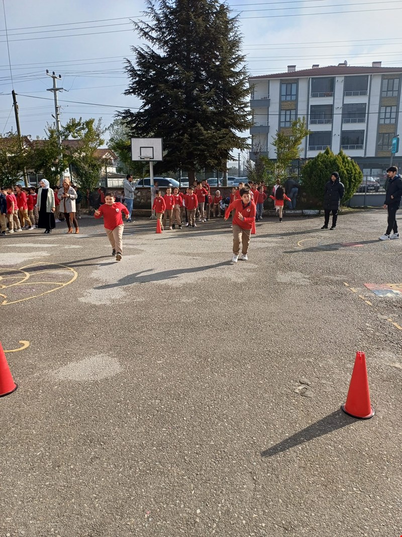 İlkokul fiziksel etkinlik oyunları başladı