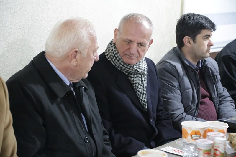 Kendi adayını yalnız bırakan Özcan, Keleş’e tam destek veriyor