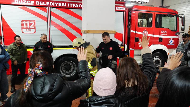 Düzce itfaiyesinden 40 üniversite öğrencisine eğitim