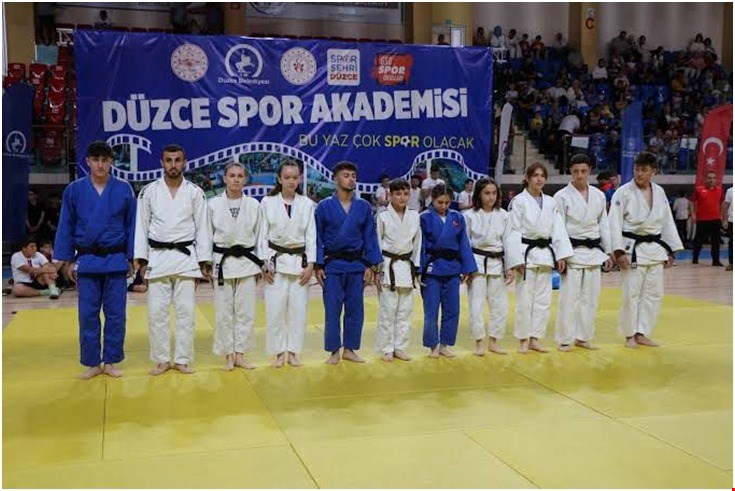 Düzce Belediyesi Spor Akademisi başarılı sporcular yetiştiriyor