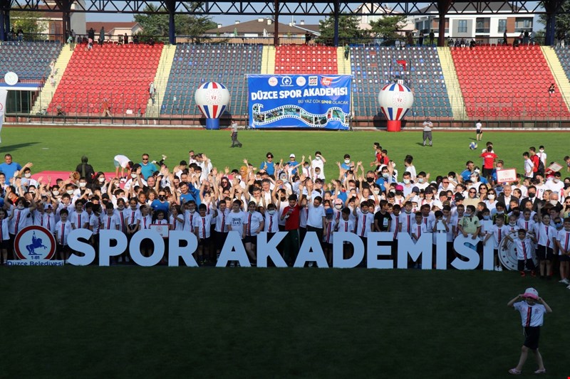 Düzce Belediyesi Spor Akademisi başarılı sporcular yetiştiriyor