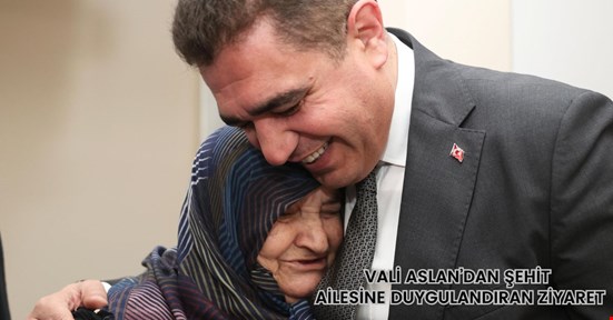 Şehit annesi Vali Aslan’a evladı gibi sarıldı