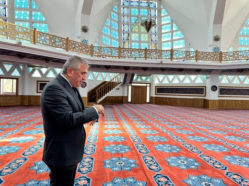 Mazbatayı aldı şükür namazı kıldı
