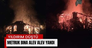 Yıldırım düşen metruk bina alev alev yandı