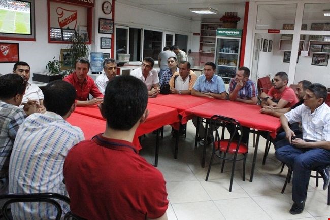 GÜLLER TARAFTARIN İÇİNDE