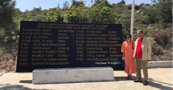 48 yıl sonra Kıbrıs'a giderek şehit arkadaşları için dua etti