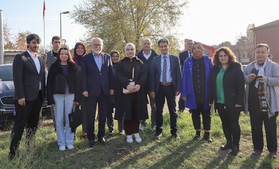 Meslek Yüksek Okulunda ağaç şenliği