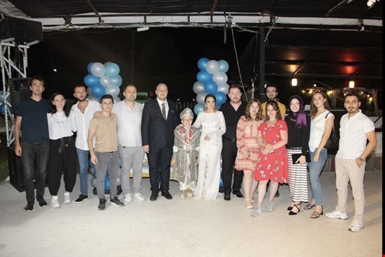 Özdemir  ailesinin mutlu günü