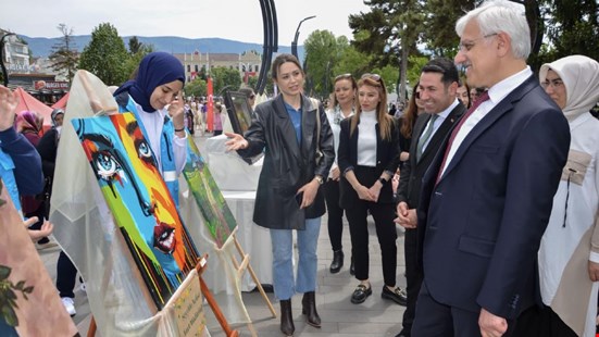 Resim sergisi törenle açıldı