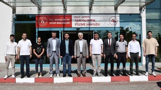 Vali Kılıç yüzme havuzu hakkında bilgi aldı