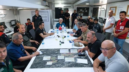 Yangında 1357 personel 4 gündür söndürme çalışmasında...